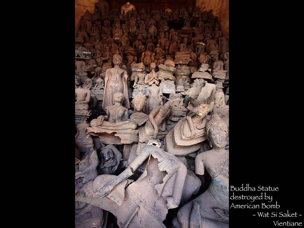 ベトナム戦争時代 アメリカの爆弾によって破壊された仏たち　ワット・シー・サケット　ビエンチャン